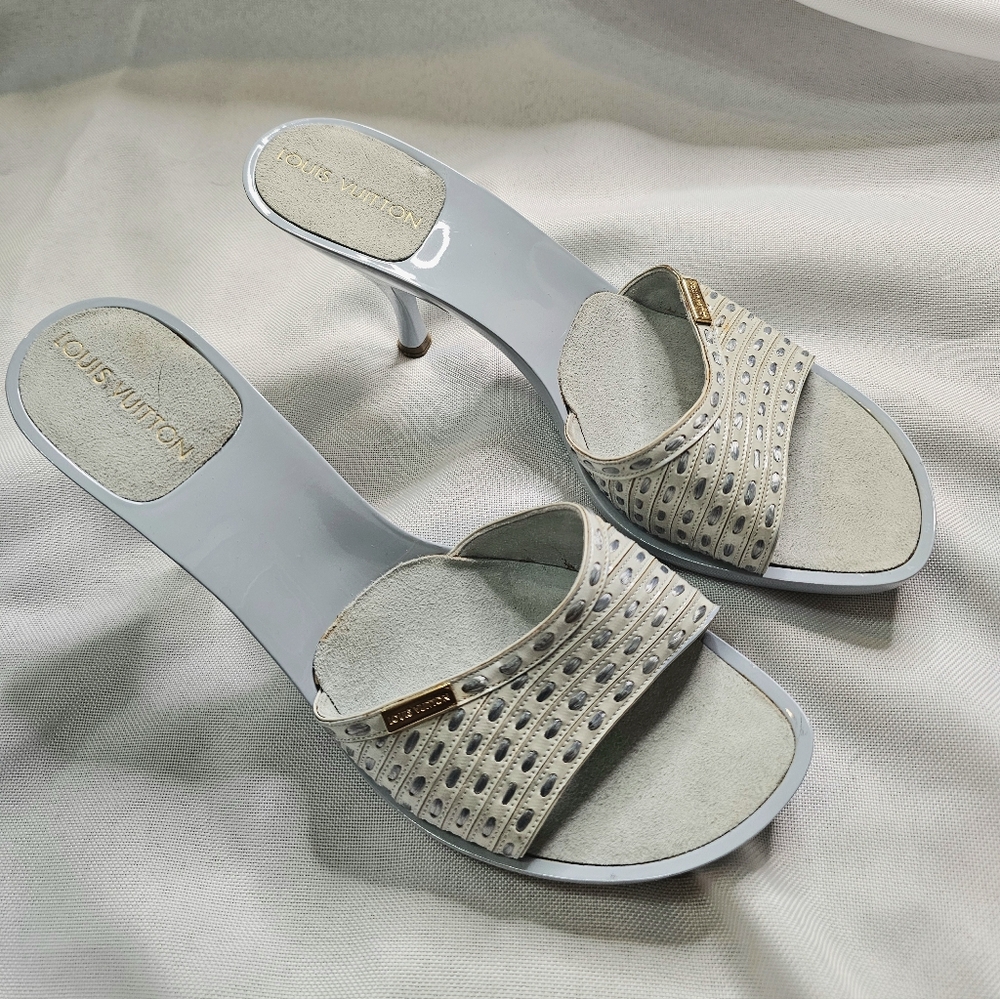 🔥Authentic Louis Vuitton Lt. Blue and Women's Slides🔥